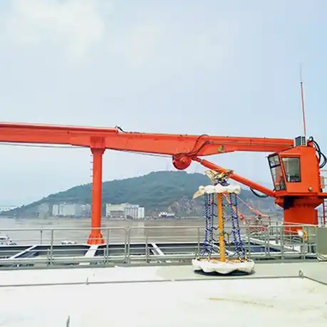 Telescopic boom crane for port operations – efficient wharf material lifting