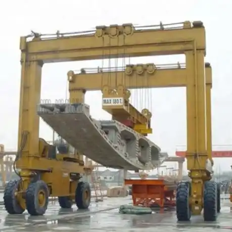 Straddle Carrier with extended boom lifting cargo