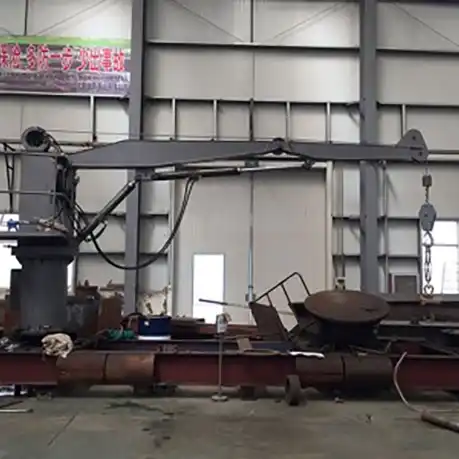 Heavy-duty Shipboard Cargo Crane loading containers on deck