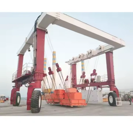 High-capacity boat lift hoist crane for yacht lifting