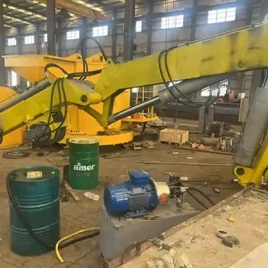 Factory Workers Celebrate as YUNTIAN GROUP CRANE Unveils Next-Gen Heavy-Lifting Marvel