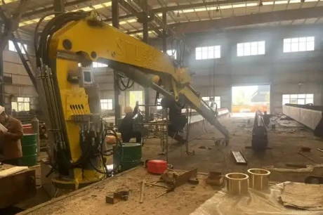 Factory Workers Celebrate as YUNTIAN GROUP CRANE Unveils Next-Gen Heavy-Lifting Marvel