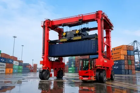 Straddle Carrier
